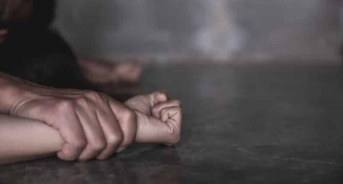 صوروا حادثة الاغتصاب ولم يتدخلوا ..