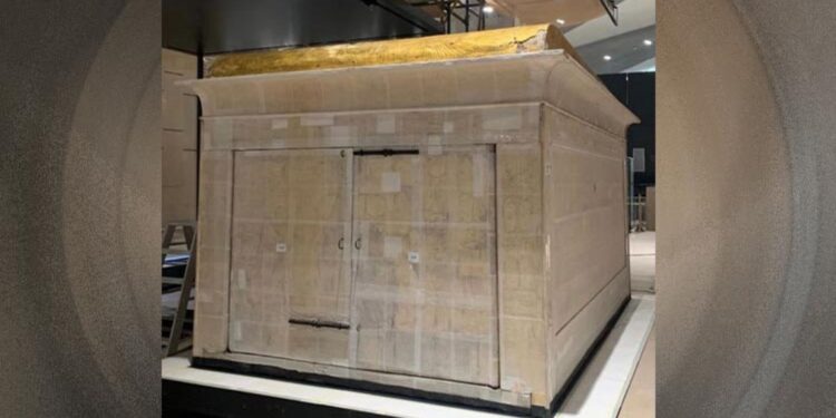 نقل مقصورة توت عنخ آمون للمتحف المصري الكبير