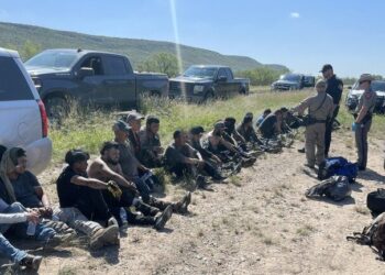 العثور على مجموعة مهاجرين من المكسيك داخل عربة صهريج