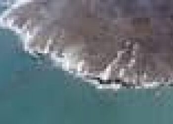 ميلاد جزيرة جديدة في المحيط الأطلسي..