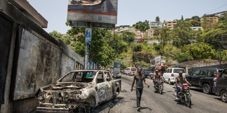 زعيم جماعة مسلحة في هاييتي يهدد بقتل أمريكيين مختطفين