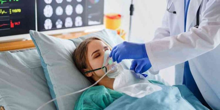 أعراض المتحور أوميكرون.. مختلفة لكنها خفيفة