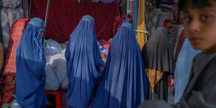 باع 130 امرأة كسبايا في أفغانستان من خلال استدراجهن بالزواج