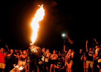 ناخبو أمريكا اللاتينية يطالبون نخبهم القيادية بالرحيل