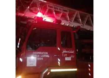 إخماد حريق نشب في قطعة مكيف خارجية لأحد مكاتب برج دمشق