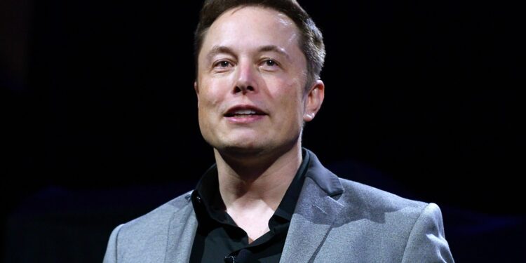 إيلون ماسك يعيش في قصر سري..