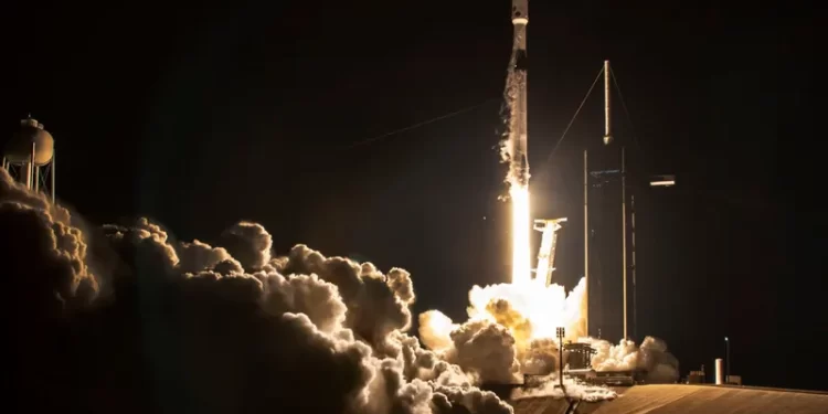 إطلاق 52 قمرا اصطناعيا لتزويد الأرض بالإنترنت