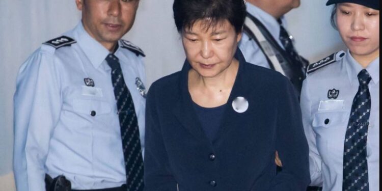 الإفراج عن رئيسة كوريا الجنوبية السابقة