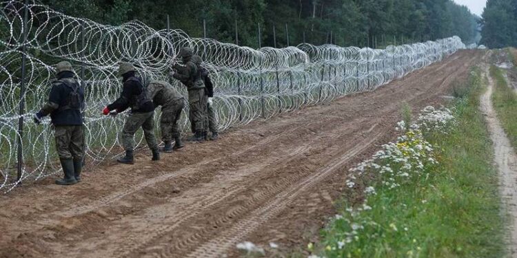 كشف هوية جثة لأحد المهاجرين عثر عليها على الجانب البولندي من الحدود