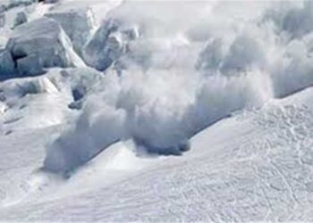 واشنطن .. مصرع شخص جراء انهيار جليدي في منتجع تزلج