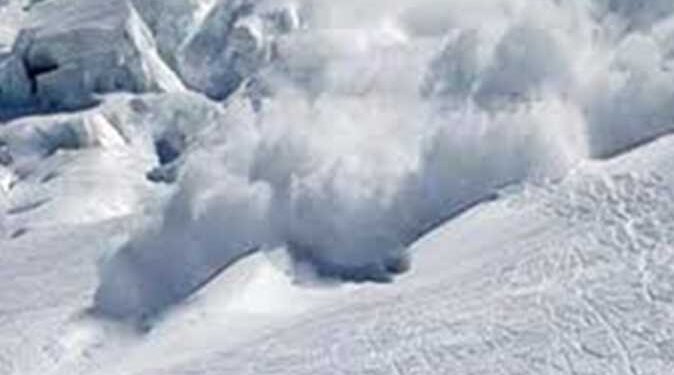 واشنطن .. مصرع شخص جراء انهيار جليدي في منتجع تزلج