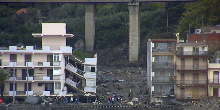 إيطاليا.. انتشال أربع جثث جديدة من المبنى المنهار في صقلية