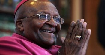 وفاة ديسموند توتو أحد أبرز رموز الكفاح ضد نظام الفصل العنصري في جنوب أفريقيا