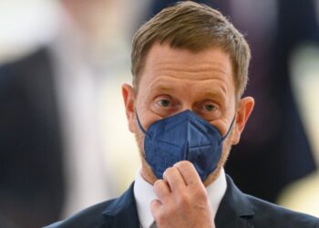 تهديد رئيس حكومة ولاية ألمانية بالقتل لتأييده التطعيم ضد “كوفيد-19”