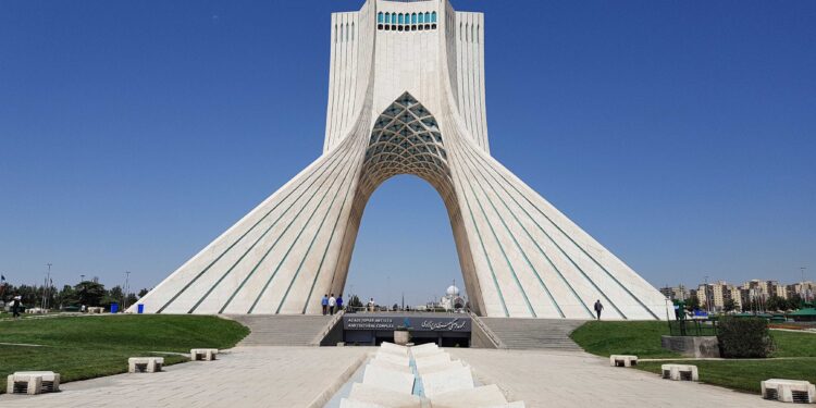 التلفزيون الإيراني: إسرائيل تنفذ خططها في إيران بالاستعانة بحفنة من البلطجية وأرباب السوابق