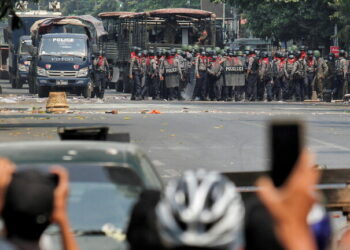 ميانمار .. مقتل 5 محتجين بعد اقتحام سيارة لقوات الأمن احتجاجا في يانجون