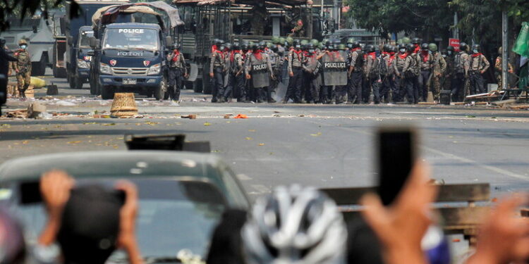 ميانمار .. مقتل 5 محتجين بعد اقتحام سيارة لقوات الأمن احتجاجا في يانجون