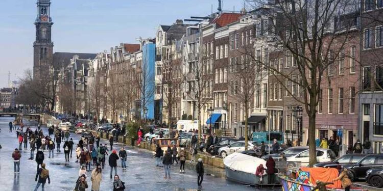 هولندا تفرض حجرا صحيا مشددا لكبح متحور “أوميكرون”