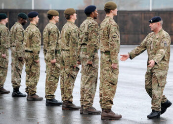 وسائل إعلام: الجنود البريطانيون تلقوا أمرا بالتظاهر بـ”النشاط” على الحدود الروسية