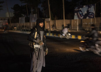 طالبان تعتقل أستاذا جامعيا انتقد الحكومة