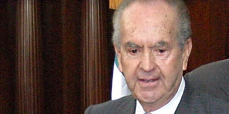 المكسيك .. وفاة الملياردير بايريس عن عمر يناهز 90 عاما