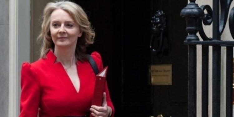 بريطانيا تتفق مع مجموعة السبع والاتحاد الأوروبي على عقوبات ضد روسيا في حال غزو أوكرانيا