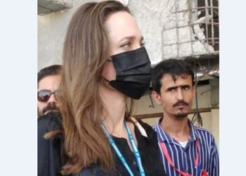أنجلينا جولي تصل إلى اليمن في زيارة رسمية