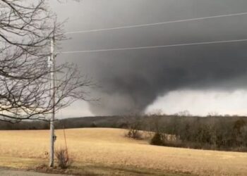 أميركا .. مقتل 6 أشخاص على الأقل جراء إعصار ضرب ولاية أيوا