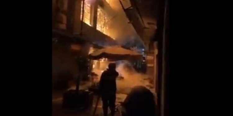 حريق هائل وسط دمشق يتسبب بوفاة 11 شخصاً ..