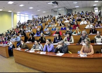 الطلاب في بطرسبورغ يبتكرون نموذجا معدلا لمادة البيتولين يكافح السرطان والإيدز