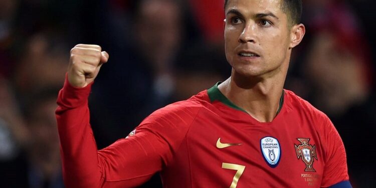 رونالدو يعلق بعد اعتدائه على طفل مشجع