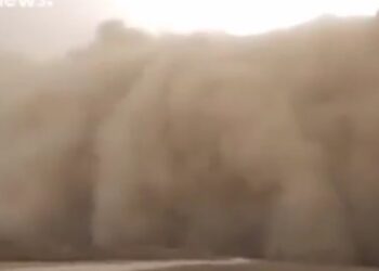 عودة نشاط العاصفة الغبارية في دير الزور