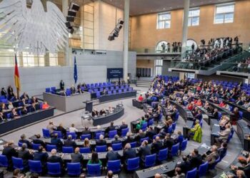 برلماني ألماني: يجب إقامة علاقات بناءة مع روسيا