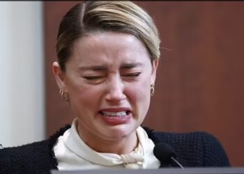 عضو في هيئة المحلفين:الكثير من قصص هيرد “لم تكن مجدية” ودموعها أشبه بـ “دموع التماسيح”