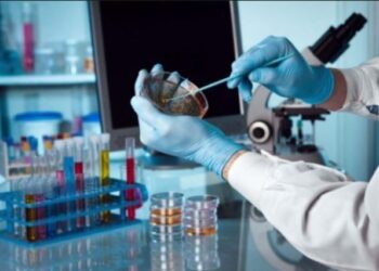 وزارة الدفاع الأمريكية تقر بدعمها لعشرات المختبرات البيولوجية في أوكرانيا