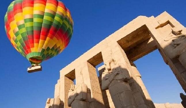 سقوط منطاد من ارتفاع 60 مترا في مصر ..