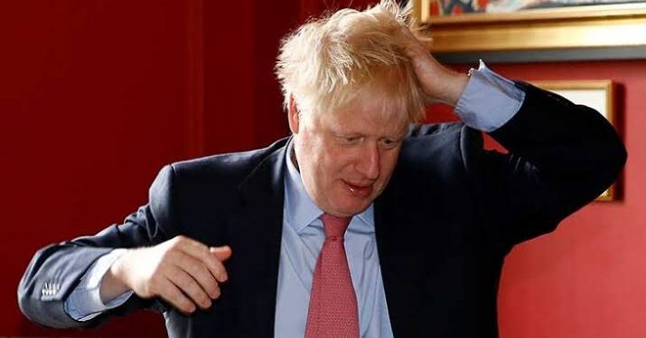 جونسون: انفصلت عن الصاروخ وسأعود إلى الغلاف الجوي وأسقط في المحيط..