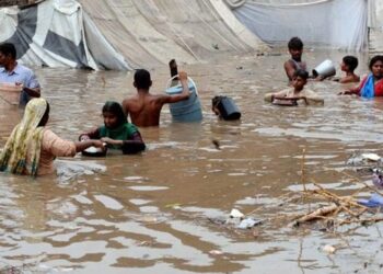 مصرع 11 شخصاً جراء الفيضانات في باكستان