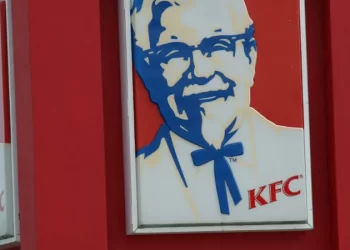 كي إف سي تعتذر عن إعلان “ليلة البلور”