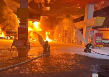 السعودية: إخماد حريق اندلع في ناقلة وقود  في المدينة المنورة