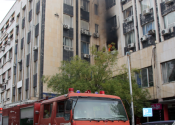 إخماد حريق في بناء بمنطقة ساروجة بدمشق والأضرار مادية