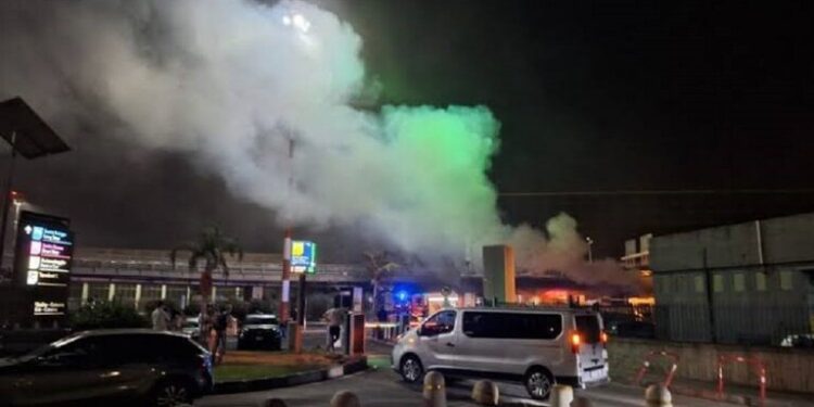 حريق في المطار الرئيسي في صقلية يؤدي إلى إغلاقه ..