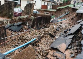 مصرع سبعة أشخاص وفقدان سبعة آخرين جراء الفيضانات في جنوب أفريقيا