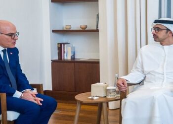 وزيرا خارجية الإمارات وتونس يبحثان العلاقات الأخوية بين البلدين
