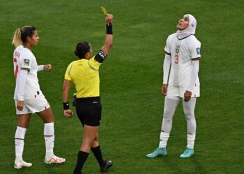 نهيلة بنزينة أول لاعبة ترتدي الحجاب في تاريخ نهائيات بطولة كأس العالم للسيدات ورئيس الـ”فيفا” يعلق ..