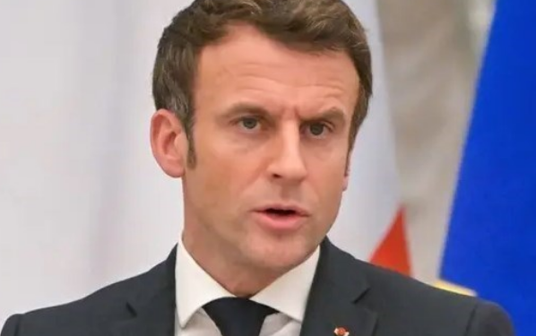 ماكرون: العسكريون في النيجر يحتجزون السفير الفرنسي