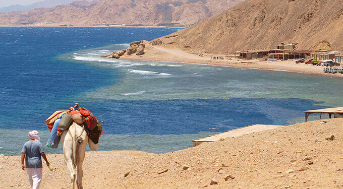 إعلام مصري: سقوط جسم طائر في المياه الإقليمية المصرية قبالة مدينة دهب