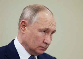 مجلة أمريكية: الكونغرس الأمريكي أعد لبوتين هدية أعياد الميلاد