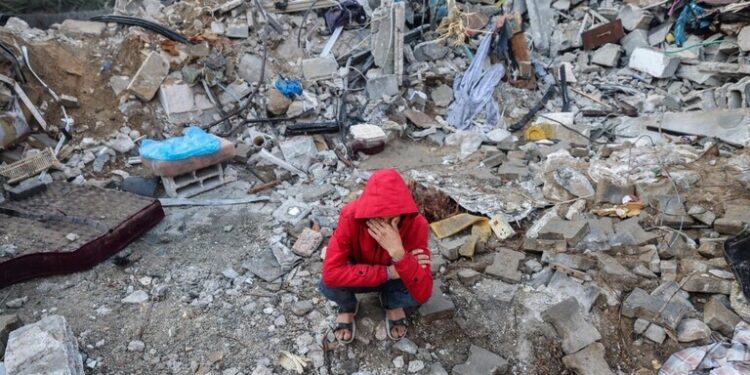 “الأونروا”: أهل غزة يائسون وجائعون