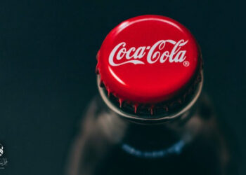 كوكا كولا تسحب آلاف المنتجات من الأسواق “للمرة الثانية” بسبب مواد غريبة